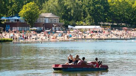 Bei Temperaturen um die 37 Grad war es am Wochenende sehr voll am Plötzensee.