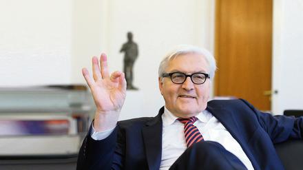 Frank-Walter Steinmeier (SPD), Bundesminister des Auswärtigen beim Interview in seinem Büro im Auswärtigen Amt in Berlin-Mitte . Foto: Thilo Rückeis
