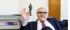 Frank-Walter Steinmeier (SPD), Bundesminister des Auswärtigen beim Interview in seinem Büro im Auswärtigen Amt in Berlin-Mitte . Foto: Thilo Rückeis