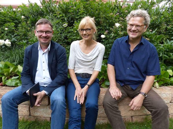 Thomas Mampel, Geschäftsführer des Stadtteilzentrums Steglitz, Ingrid Alberding, Geschäftsführerin des Vereines Mittelhof und Gerald Saathoff, Leiter der Villa Mittelhof