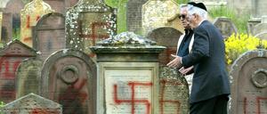 Sichtbare Judenfeindschaft: Immer wieder werden wie hier in Colmar Gräber geschändet.