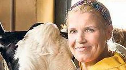 Cordula Stratmann als "Kuhflüsterin"