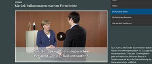Ein Screenshot zeigt ein Bild des Videopodcasts von Bundeskanzlerin Angela Merkel (CDU).