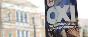 Ochi - Nein. Vor dem Parlament in Athen hängt ein Syriza-Plakat, auf dem zur Ablehnung des Angebots der Geldgeber aufgerufen wird.