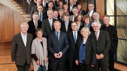 Gruppenbild mit Intendant. WDR-Chef Tom Buhrow (erste Reihe, Dritter von links) inmitten des Rundfunkrates 