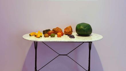 Jimmie Durham, Still Life with Architectural Elements  (2000), Ausstellungsansicht Neuer Berliner Kunstverein, 2015