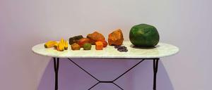 Jimmie Durham, Still Life with Architectural Elements  (2000), Ausstellungsansicht Neuer Berliner Kunstverein, 2015