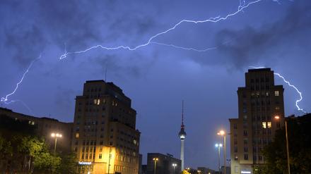 Blitze über dem Straußberger Platz (Archivbild).