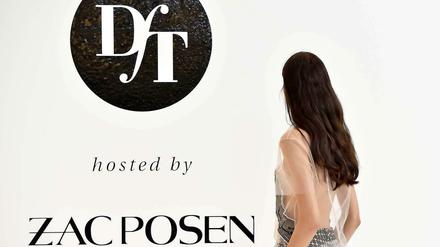 Ein Model trägt beim Fitting für die Show "Designer for Tomorrow" auf der Fashion Week eine Kreation des pakistanischen Designers Syed Shahid Nisar. Er ist ein Teilnehmer des Nachwuchs-Awards, einer Initiative von Peek &amp; Cloppenburg und Fashion ID.