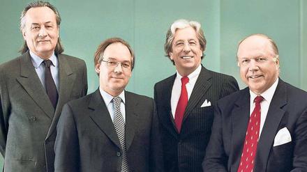  "Wir haben uns geduzt". Die vier Partner an der Spitze des Bankhauses Sal. Oppenheim. Friedrich Carl Janssen leitete das Risikomanagement und wurde in der Arcandor-Krise zum starken Mann des Vorstandes, Christopher Freiherr von Oppenheim stand dem Privatkunden-Bereich vor, Dieter Pfund stand der Investmentsparte in Frankfurt vor und Matthias Graf von Krockow hielt als Sprecher von Luxemburg aus den Kontakt zu Josef Esch. 