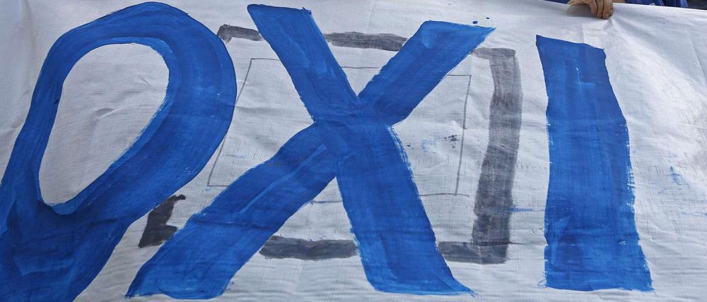 "Oxi" überall - hier demonstrieren Portugiesen in Lissabon für ein "Nein" der Griechen gegen die Sparpläne.