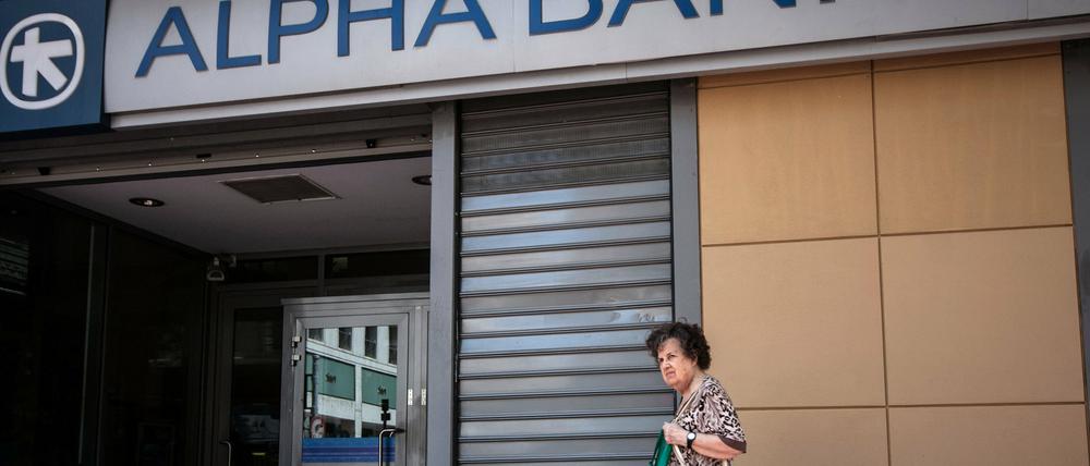 Eine geschlossene Bank in Athen