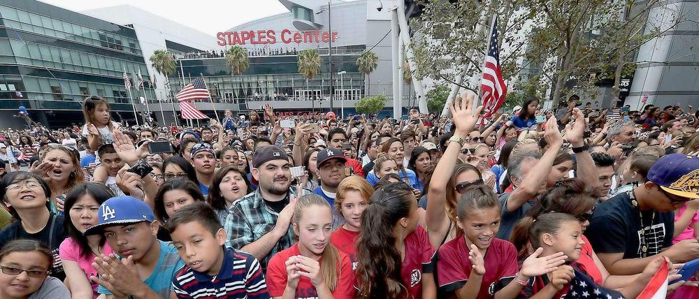 Der Titel war ein großes Gesprächsthema dieser Tage auf den Straßen von Los Angeles. Dementsprechend groß war der Empfang für die Spielerinnen.