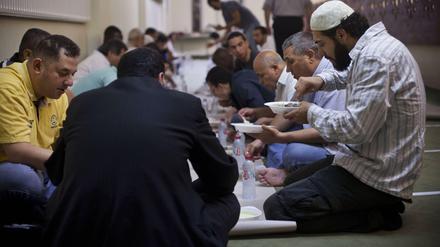 Fastenbrechen in der Neuköllner Dar es-Salam-Moschee.