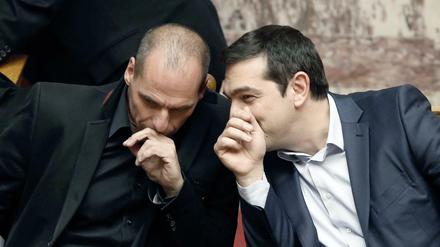 "Gehst du freiwillig?" Alexis Tsipras hat wohl etwas Druck ausgeübt auf seinen Finanzminister Yanis Varoufakis, der am Tag nach dem Referendum zurückgetreten ist.