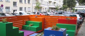 Ein Parklet am Humannplatz in der Gudvanger Straße.