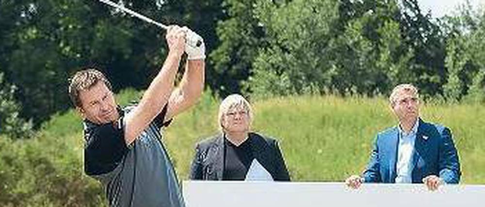 Adel verpflichtet. Sir Nick Faldo sieht gute Chancen für eine Austragung des prestigeträchtigsten Golfwettbewerbs der Welt auf seinem Platz in Bad Saarow. 