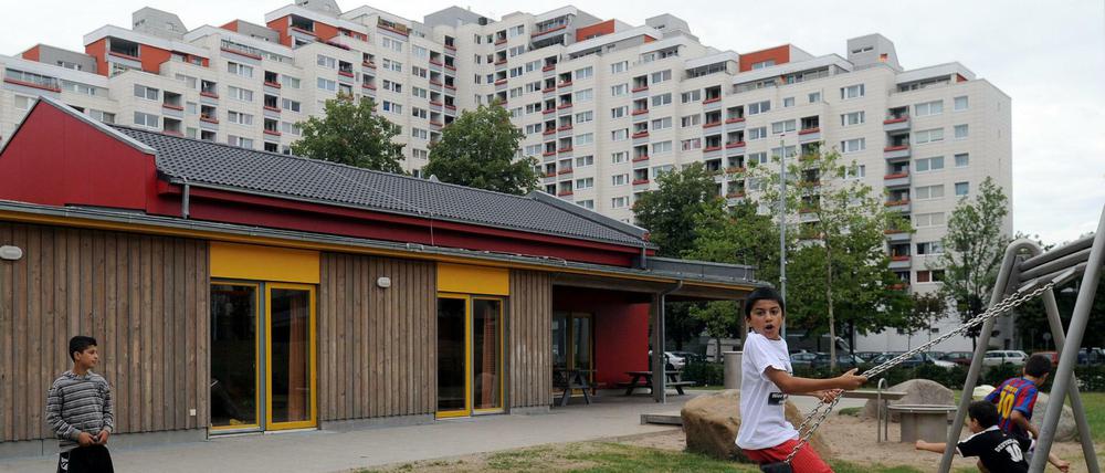 Die Hochhaussiedlung im Stadtteil Tenever hat die städtische Wohnungsgesellschaft Gewoba erfolgreich saniert. Das hätte Bremen gerne wiederholt.