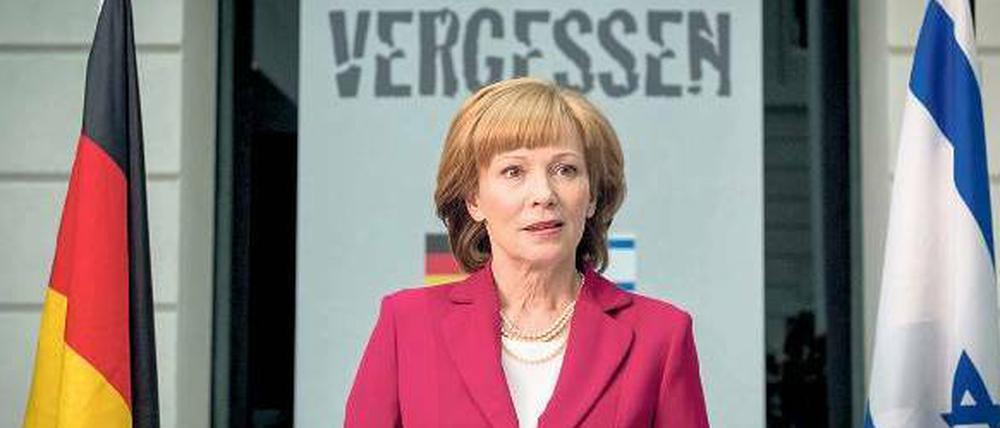 Ohne Raute geht es nicht. Kanzlerin Katharina Wendt (Iris Berben) hält eine Rede zu den deutsch-jüdischen Beziehungen. Sinniges Thema: „Gegen das Vergessen“.