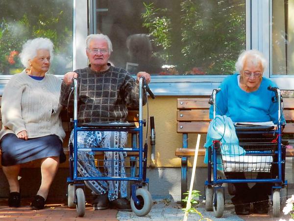 Die Zahl der Menschen über 80 Jahre soll laut Bertelsmann-Stiftung in Berlin bis 2030 um 75 Prozent steigen. Im Bild: das Seniorenzentrum Am Schäfersee in Reinickendorf.