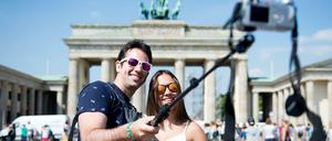 Vor lauter Selfies vergessen manche Touristen das Wesentliche: sich die Attraktionen anzusehen.