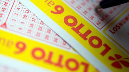 Das Kreuz mit dem Lottogewinn. Was lässt sich mit 34 Millionen Euro alles anstellen?