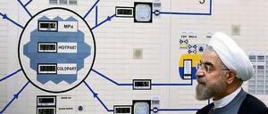 Irans Präsident Hassan Ruhani im Akw Buschehr - dient es wirklich friedlichen Zwecken?