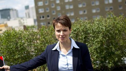 Mit Frauke Petry an der Spitze stürzt die AfD in den Umfragen auf drei Prozent. 