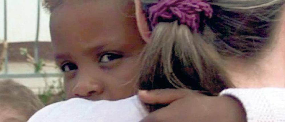 Eine Erlösung? Masho trifft ihre Adoptivmutter Henriette zum ersten Mal.