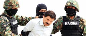 Februar 2014. Die Polizei nimmt Joaquín Guzmán fest und feiert das als großen Erfolg. Jetzt ist er wieder ausgebrochen. 