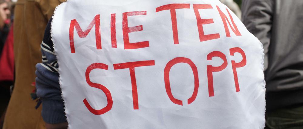 Demonstrativ. Um die Mietpreisbremse gibt es weiter Ärger.