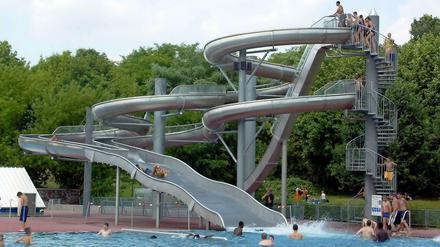 Während der Ferien bleibt das Sommerbad Pankow bis 20 Uhr geöffnet.