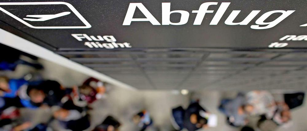 Alle unter Verdacht? Mit der Fluggastdatenspeicherung würden umfangreiche Daten aller Fluggäste in zentralen Datenbanken gespeichert, mit Strafregistern abgeglichen und nach bestimmten Profilen durchsucht.