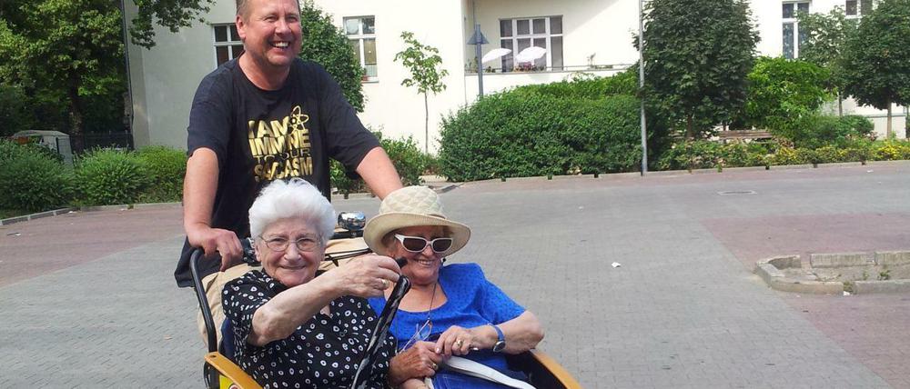 Die Idee zu den Rikscha-Fahrten für Senioren kam ursprünglich aus Dänemark und verbreitete sich über die skandinavischen Länder bis nach Übersee.