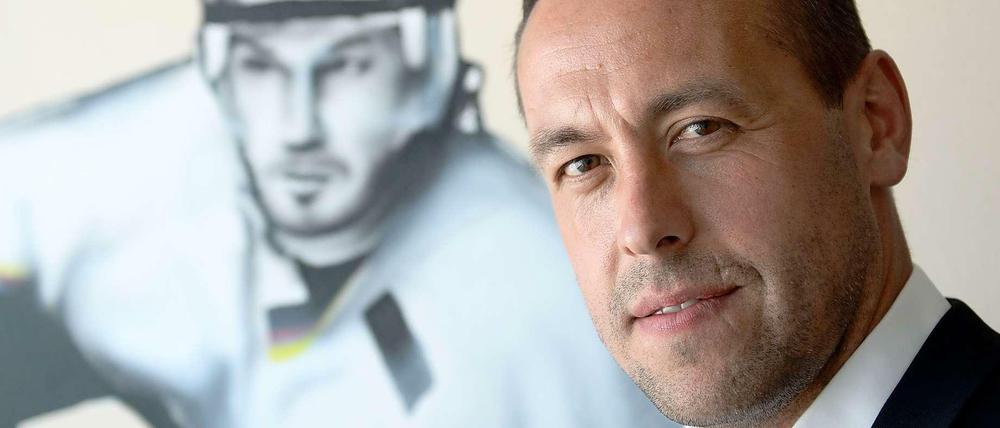 Der ehemalige Eishockeyprofi Marco Sturm bei der Pressekonferenz der Zentrale des Deutschen Eishockeybundes.