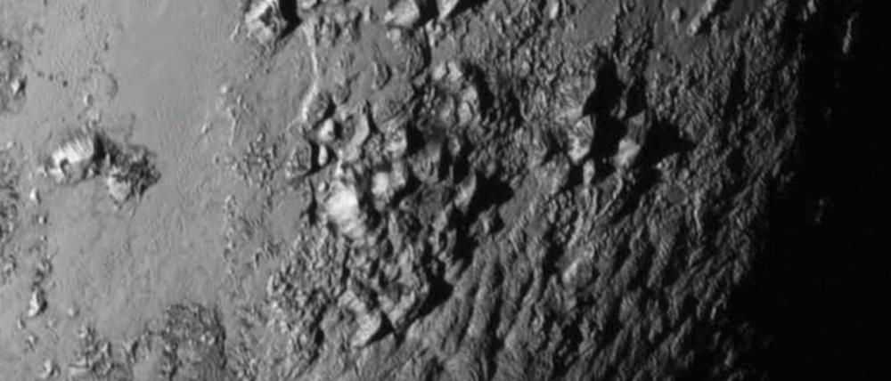 "New Horizons" schickt aus 4,7 Milliarden Kilometern Entfernung Bilder von der Oberfläche des Pluto.
