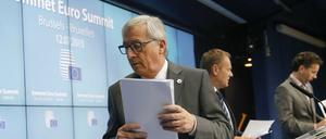 EU-Kommissionspräsident Jean-Claude Juncker (von links), EU-Ratspräsident Donald Tusk und Eurogruppen-Präsident Jeroen Dijsselbloem informieren die Öffentlichkeit über das Ergebnis des Sondergipfels.