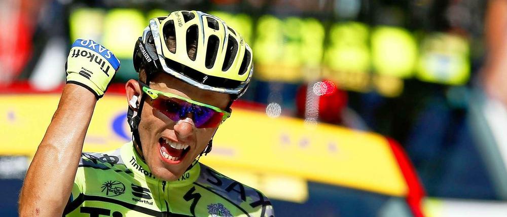 Rafal Majka jubelt nach der Zieleinfahrt.