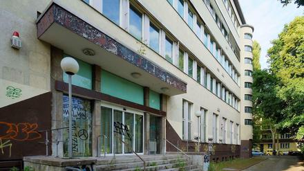 Die Post ist weg: Das leer stehende Gebäude am Hochmeisterplatz in Halensee.