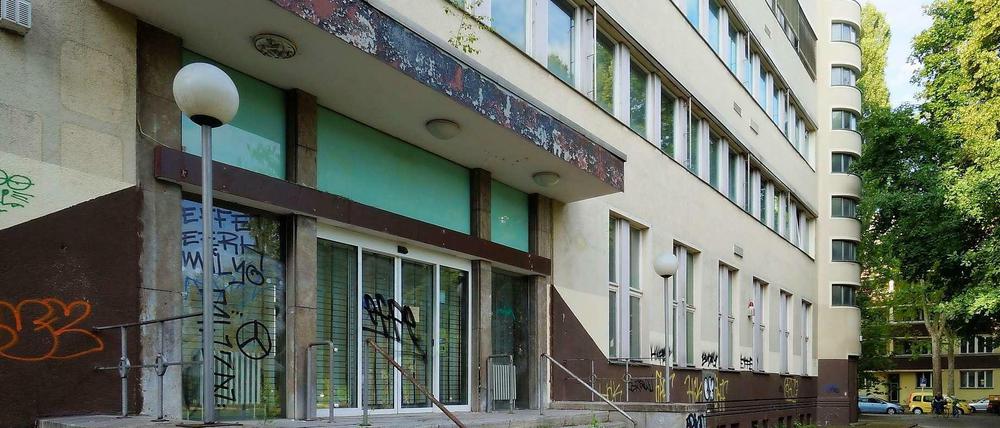 Die Post ist weg: Das leer stehende Gebäude am Hochmeisterplatz in Halensee.