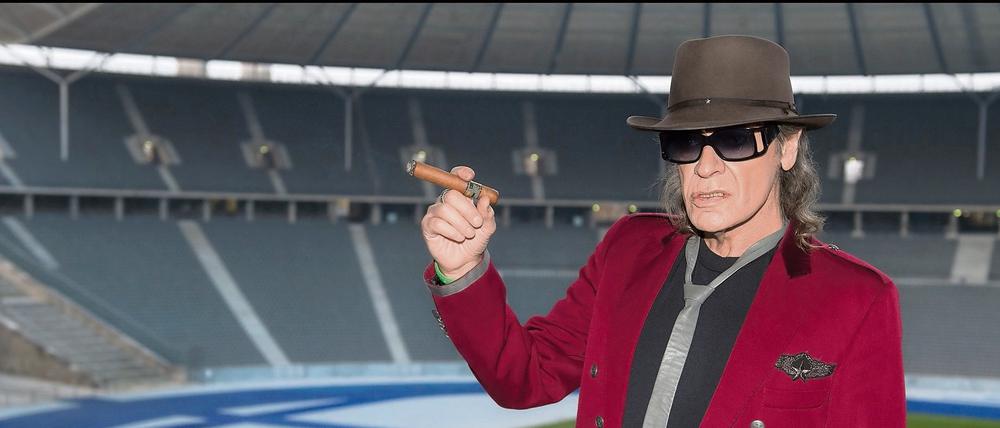 Udo kommt. Lindenberg hat sich schick gemacht und wird am Dienstag im Olympiastadion Berlin spielen.