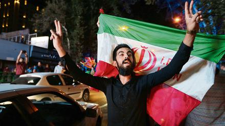 In Teheran feierten viele Menschen nach dem Fastenbrechen das Atomabkommen von Wien. 