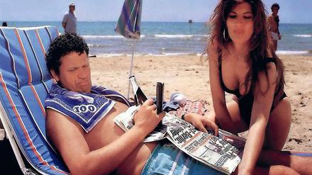 Am Golf von Terracina: Hier wurde Ende der 80er Gerhard Polts Film „Man spricht deutsch“ gedreht (Szenenfoto), und in dieser Gegend, zwischen Rom und Neapel, lebt der 73-Jährige mehrere Monate im Jahr. 
