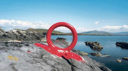 Anlegen, bitte: Valentia Island vor der irischen Küsste durch einen Festmacherring betrachtet.