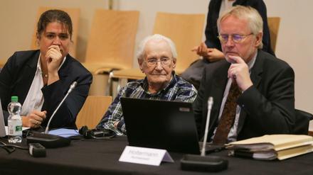 Heute das Plädoyer der Verteidiger, morgen das Urteil gegen Oskar Gröning (M.) 