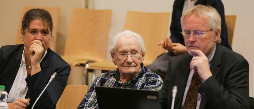 Heute das Plädoyer der Verteidiger, morgen das Urteil gegen Oskar Gröning (M.) 