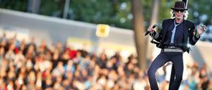 Dann hebt er ab und... Bei einem Konzert in Leipzig schwebte Udo Lindenberg vergangenes Jahr ein. Mal abwarten, was er sich wohl für Berlin ausgedacht hat.
