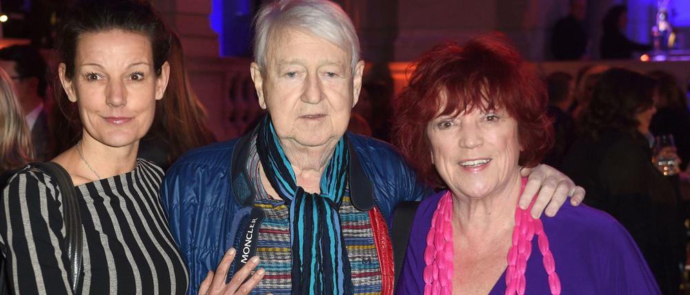 Wolf Gremm mit seiner Frau Regina Ziegler (rechts) und der gemeinsamen Tochter Tanja bei den 65. Internationalen Filmfestspielen in Berlin.