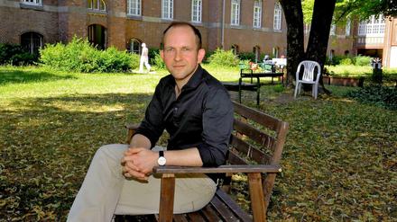 Bernhard Haslinger im Garten der Alten Nervenklinik der Charité