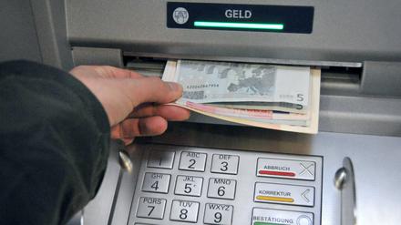 Überzogen. Wer beim Girokonto den Dispo in Anspruch nimmt, zahlt maximale Zinsen. 